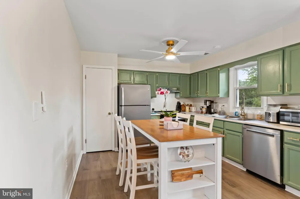 15 PARKSIDE DRIVE Hummelstown, PA 17036