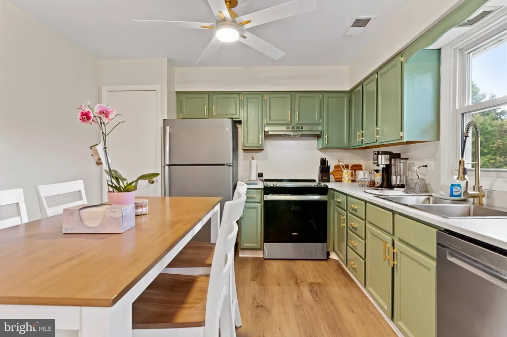 15 PARKSIDE DRIVE Hummelstown, PA 17036