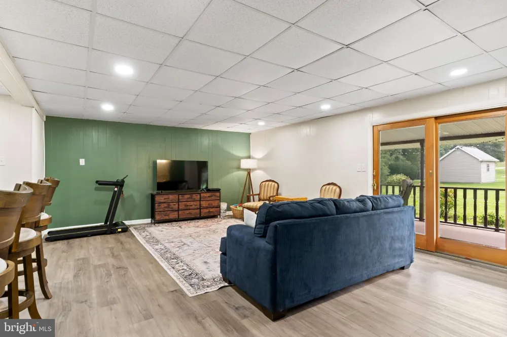 15 PARKSIDE DRIVE Hummelstown, PA 17036