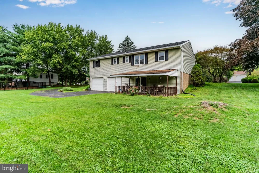 15 PARKSIDE DRIVE Hummelstown, PA 17036