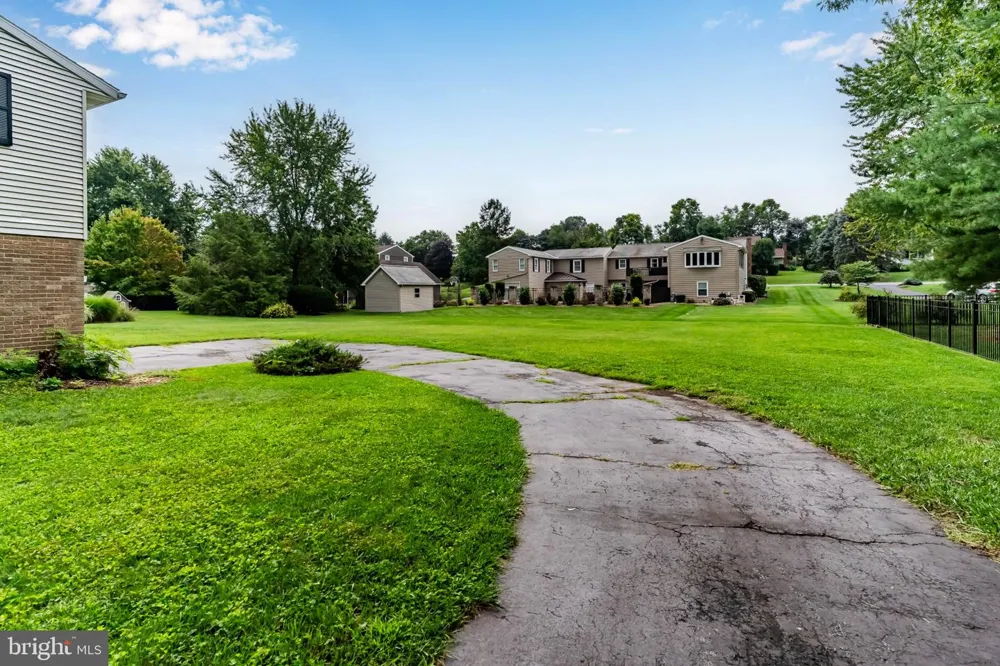 15 PARKSIDE DRIVE Hummelstown, PA 17036