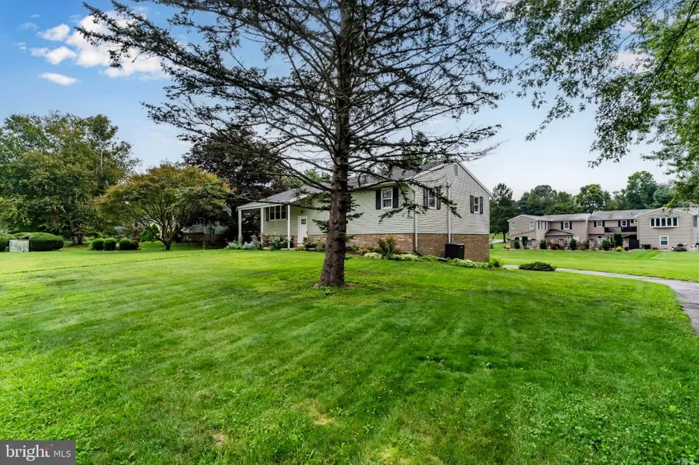 15 PARKSIDE DRIVE Hummelstown, PA 17036