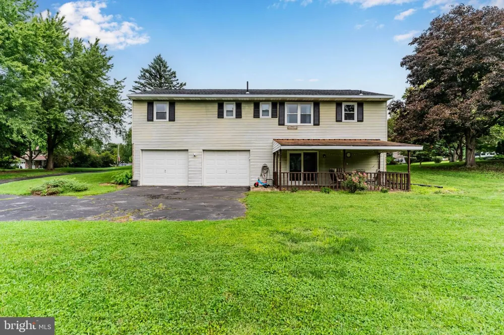 15 PARKSIDE DRIVE Hummelstown, PA 17036