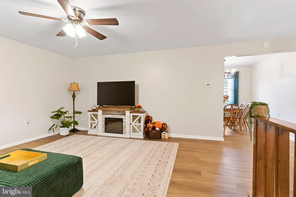 15 PARKSIDE DRIVE Hummelstown, PA 17036