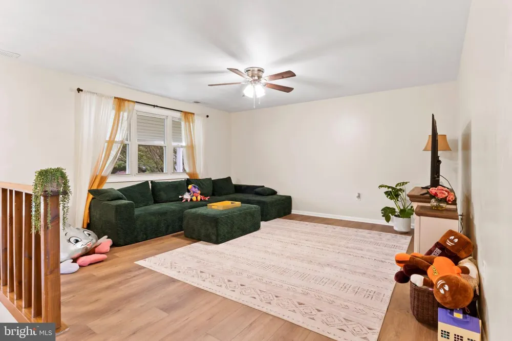 15 PARKSIDE DRIVE Hummelstown, PA 17036