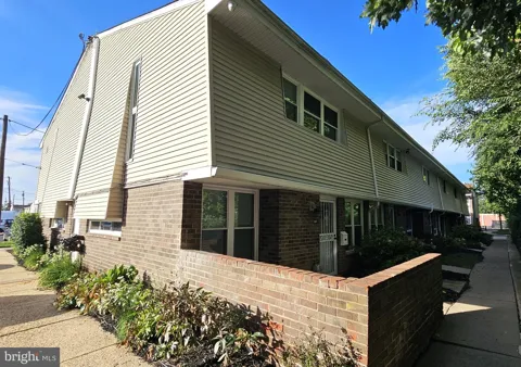 3850 WOODHAVEN #607