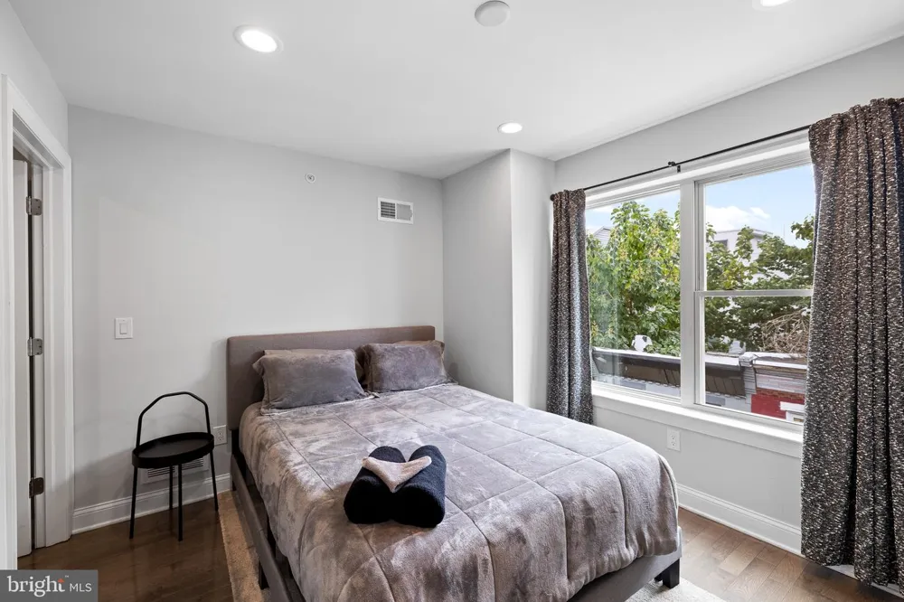 1535 S CAPITOL STREET Philadelphia, PA 19146