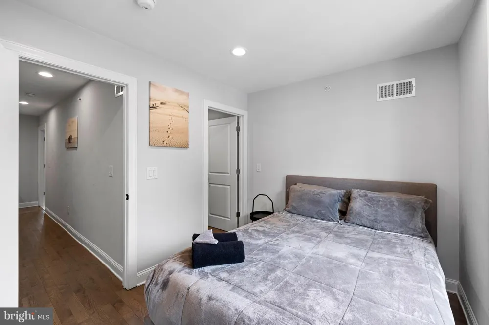 1535 S CAPITOL STREET Philadelphia, PA 19146