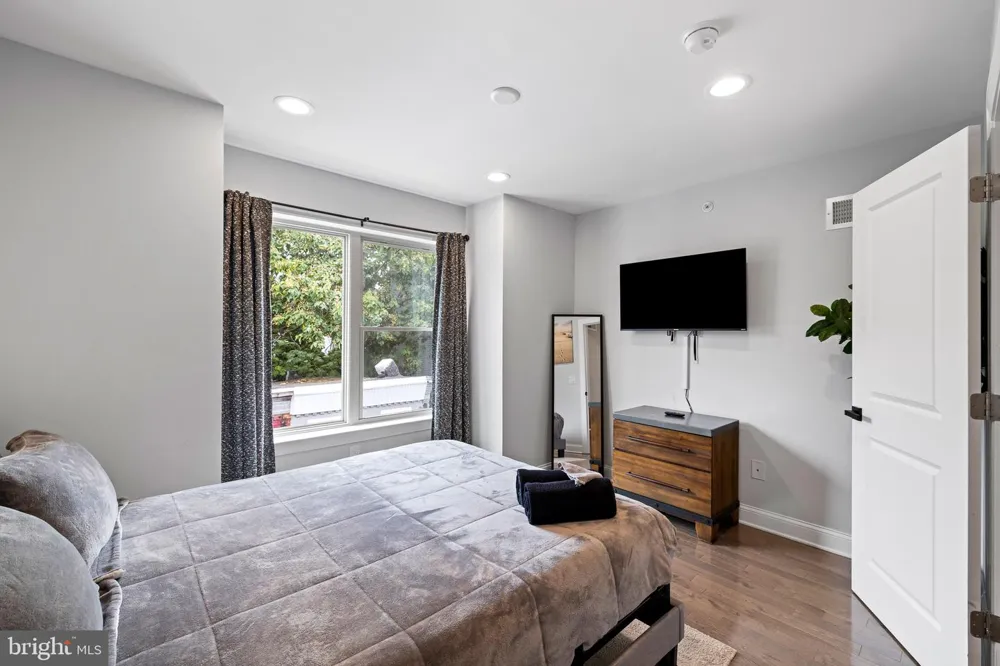 1535 S CAPITOL STREET Philadelphia, PA 19146