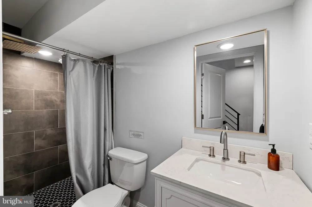 1535 S CAPITOL STREET Philadelphia, PA 19146