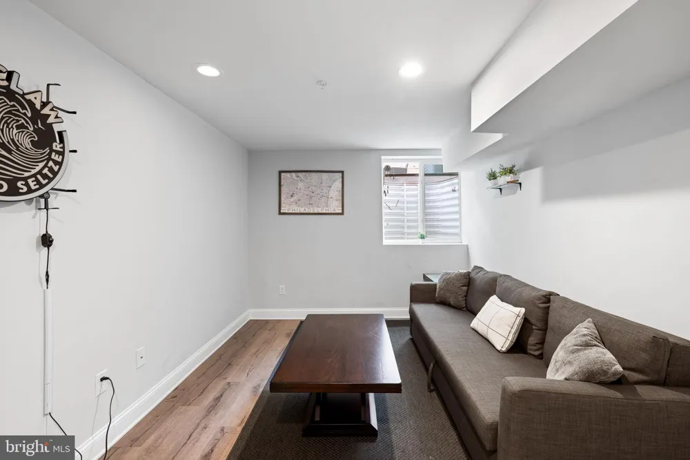 1535 S CAPITOL STREET Philadelphia, PA 19146