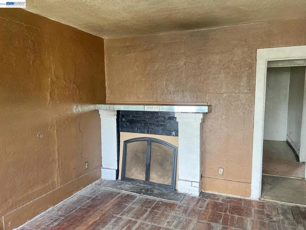 6225 Tevis St Oakland, CA 94621