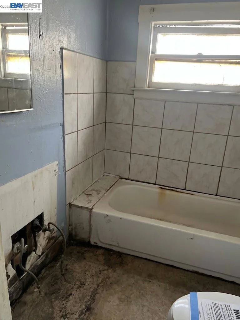 6225 Tevis St Oakland, CA 94621
