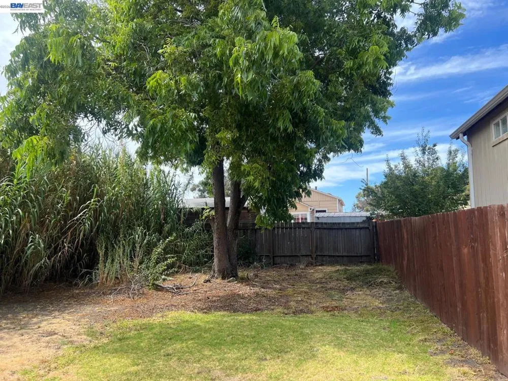 6225 Tevis St Oakland, CA 94621