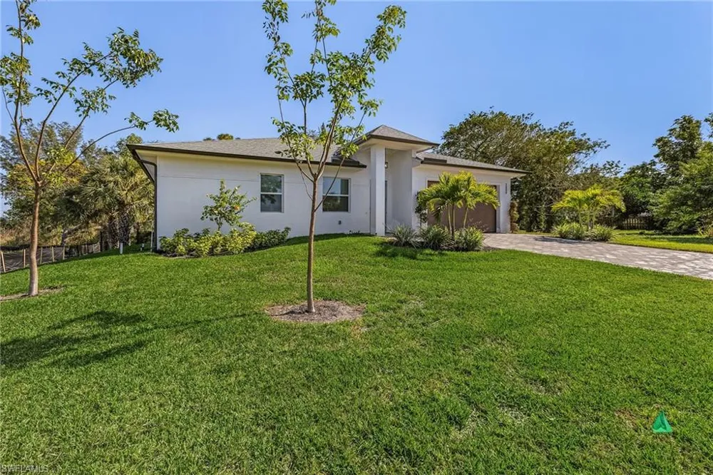 2499 Pine Street Naples, FL 34112