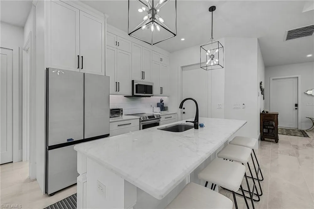 2499 Pine Street Naples, FL 34112