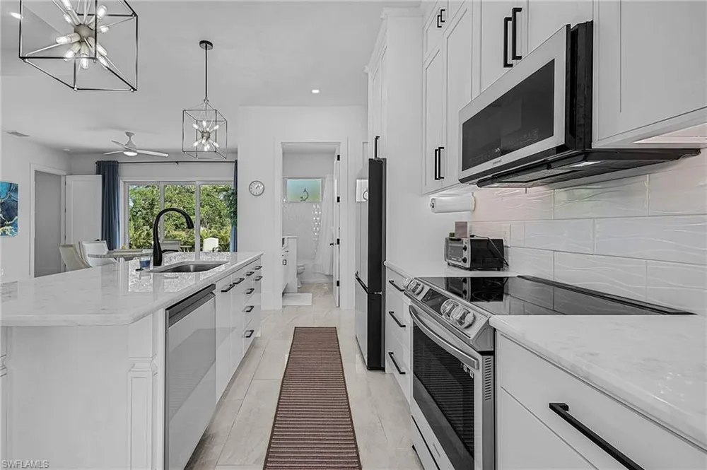 2499 Pine Street Naples, FL 34112