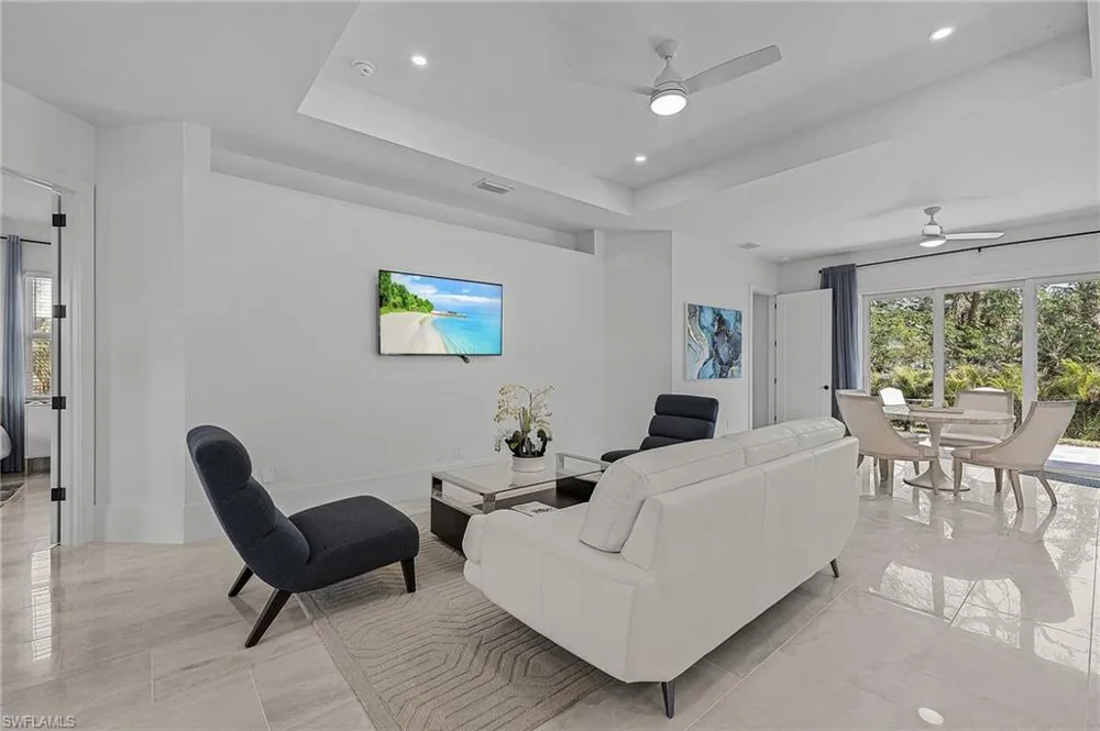 2499 Pine Street Naples, FL 34112