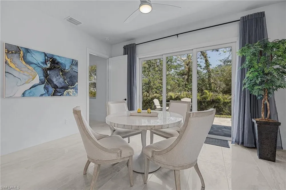 2499 Pine Street Naples, FL 34112