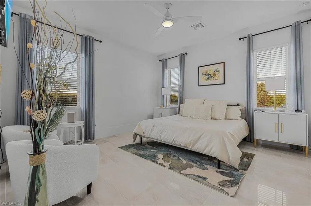 2499 Pine Street Naples, FL 34112