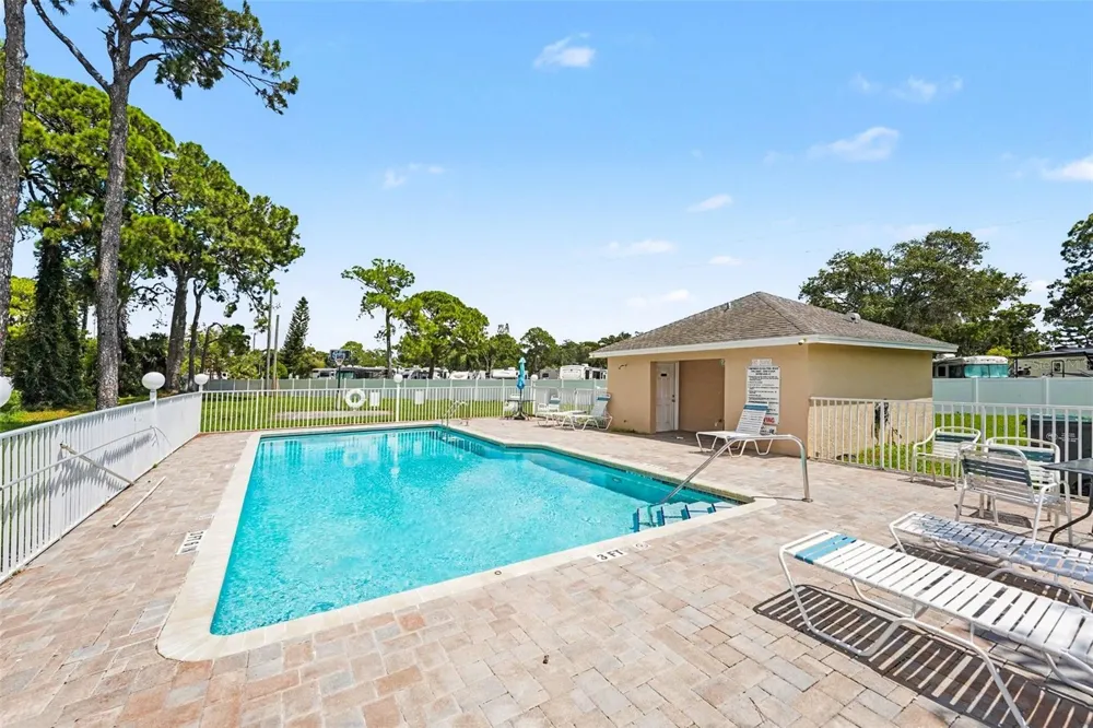 6980 ULMERTON ROAD #9E Largo, FL 33771