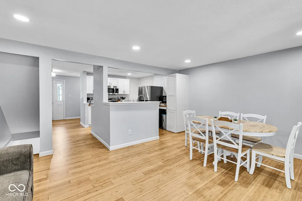 9442 Timber View Drive Indianapolis, IN 46250