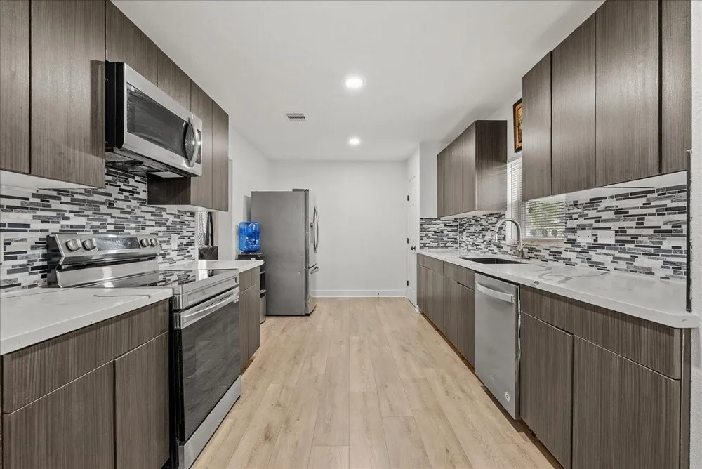 5201 Main Street Santa Fe, TX 77510