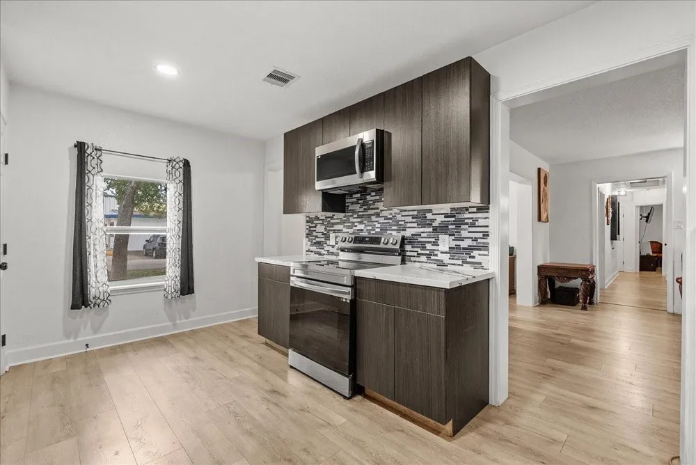 5201 Main Street Santa Fe, TX 77510