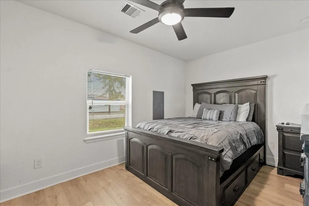 5201 Main Street Santa Fe, TX 77510