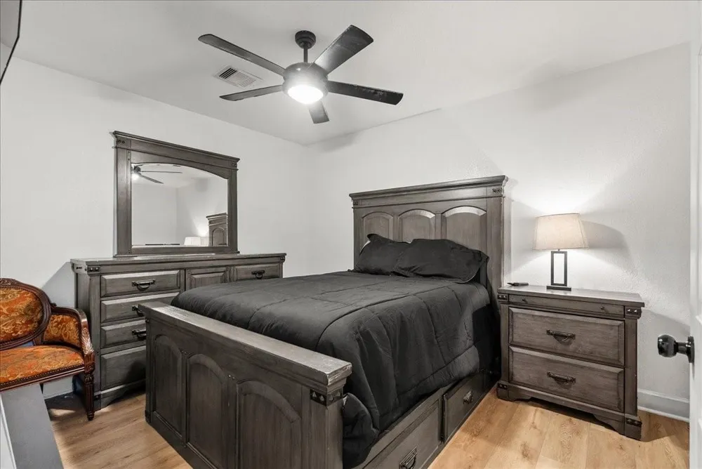 5201 Main Street Santa Fe, TX 77510