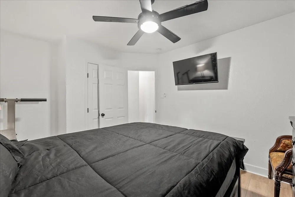 5201 Main Street Santa Fe, TX 77510