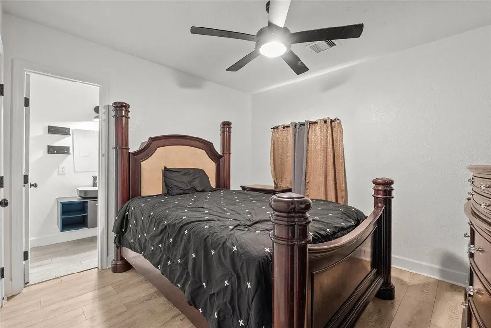 5201 Main Street Santa Fe, TX 77510