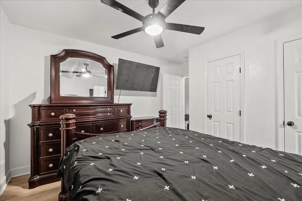 5201 Main Street Santa Fe, TX 77510