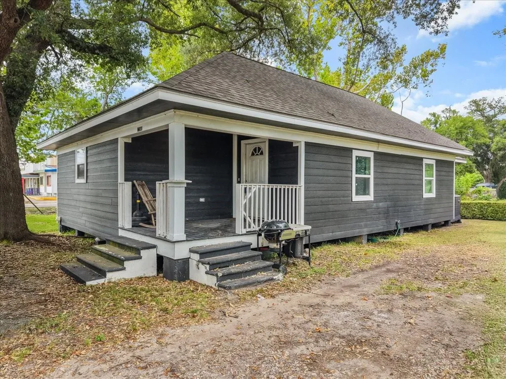 5201 Main Street Santa Fe, TX 77510