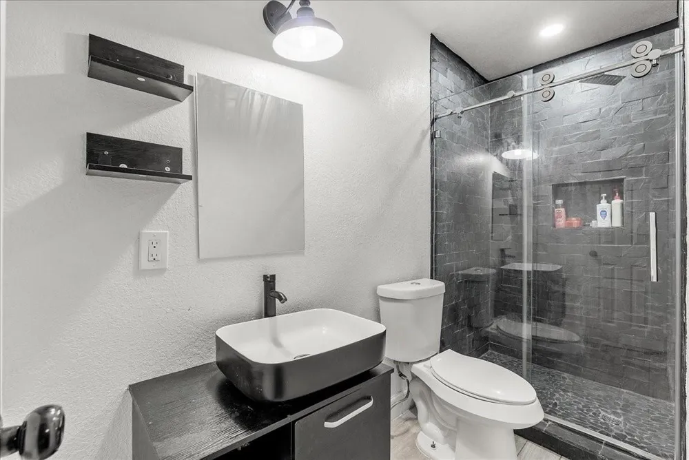 5201 Main Street Santa Fe, TX 77510