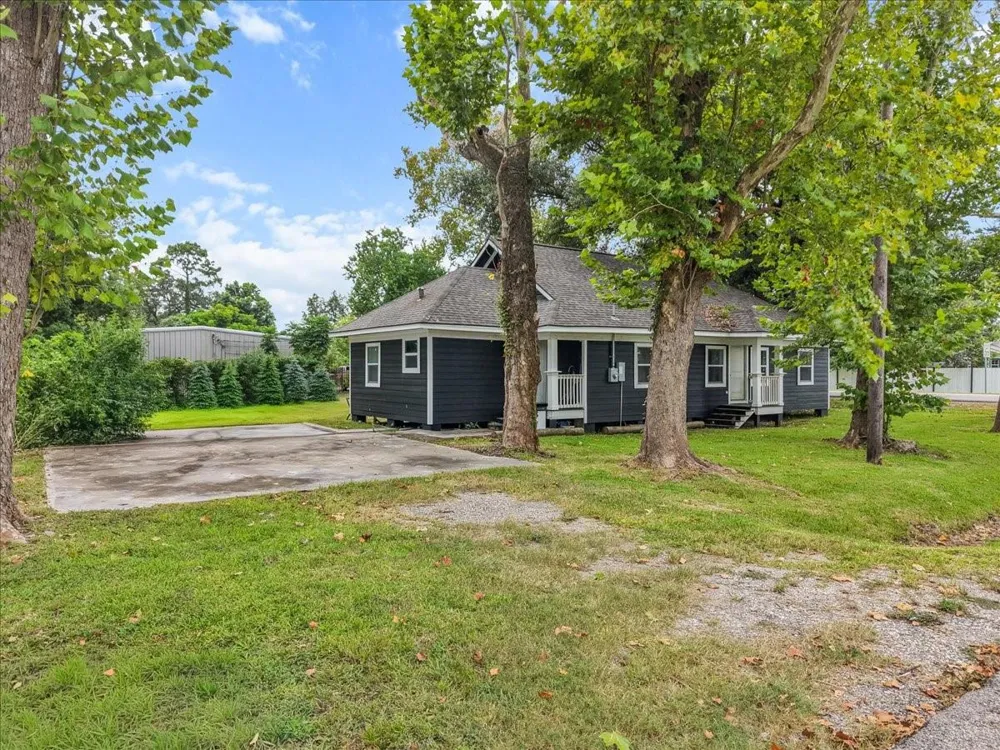 5201 Main Street Santa Fe, TX 77510