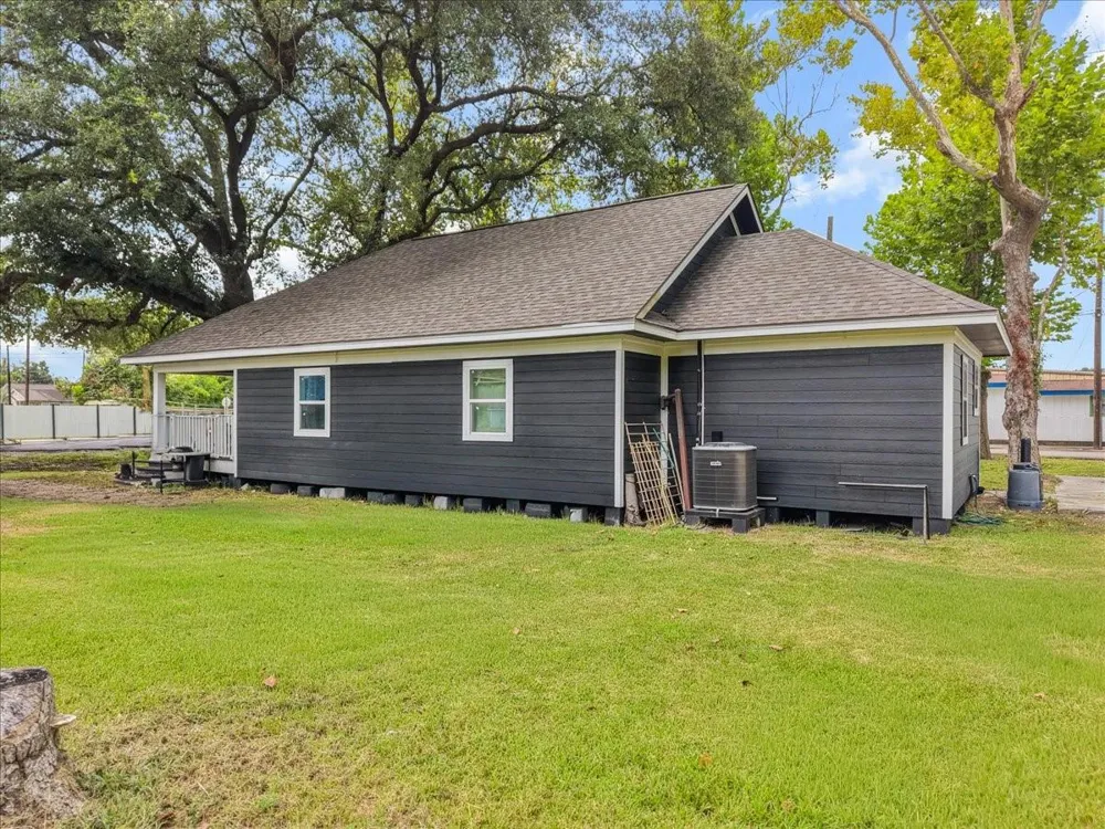 5201 Main Street Santa Fe, TX 77510