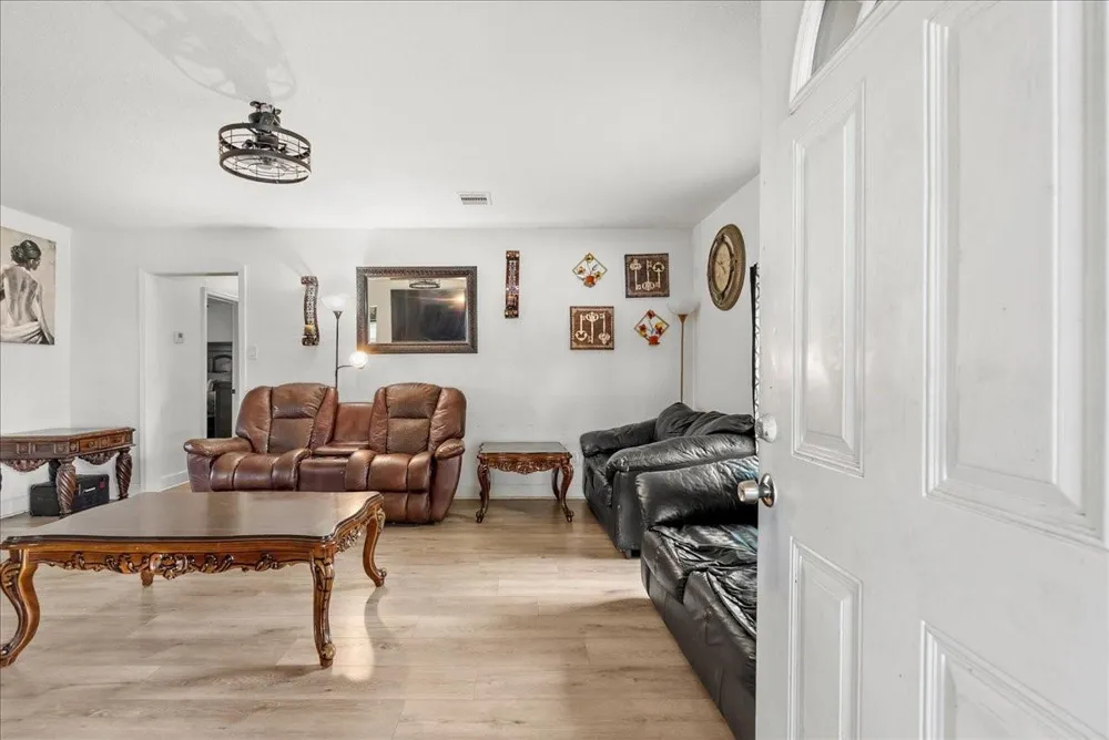 5201 Main Street Santa Fe, TX 77510