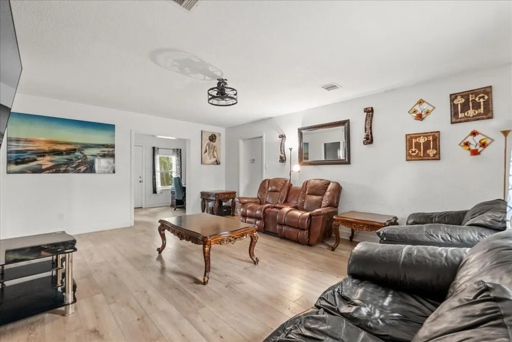 5201 Main Street Santa Fe, TX 77510