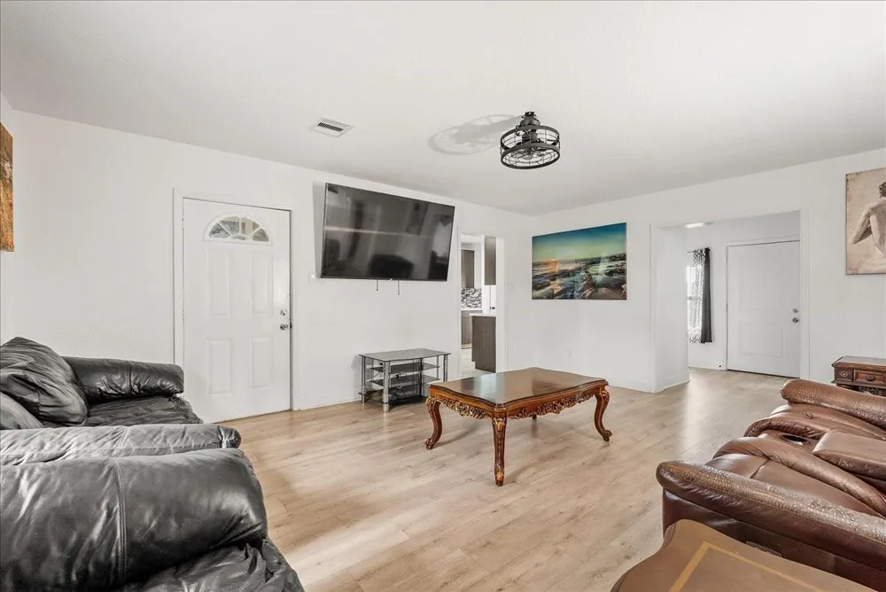 5201 Main Street Santa Fe, TX 77510
