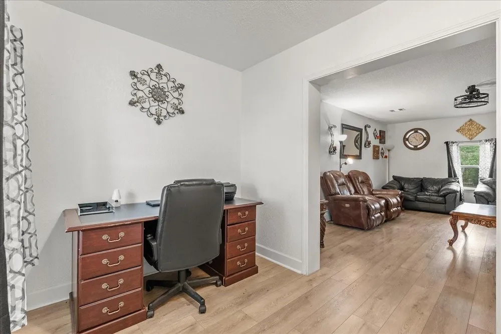 5201 Main Street Santa Fe, TX 77510