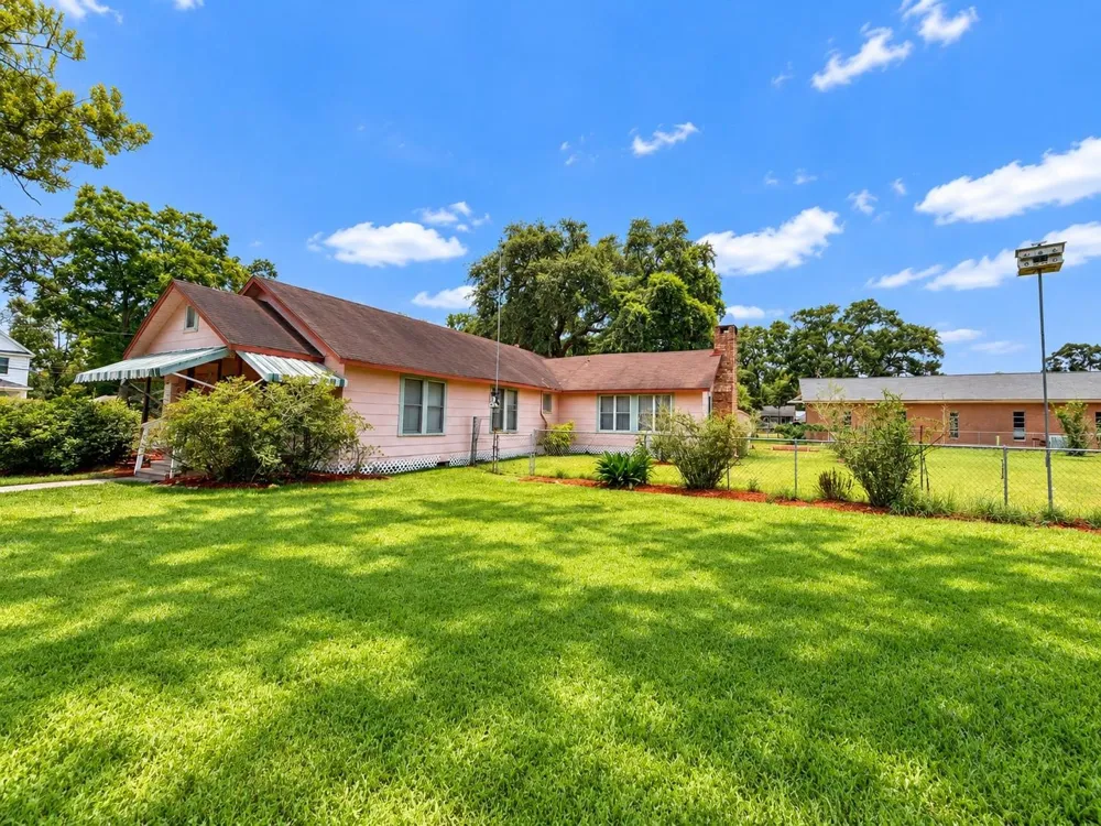 104 Flowers Street Dayton, TX 77535