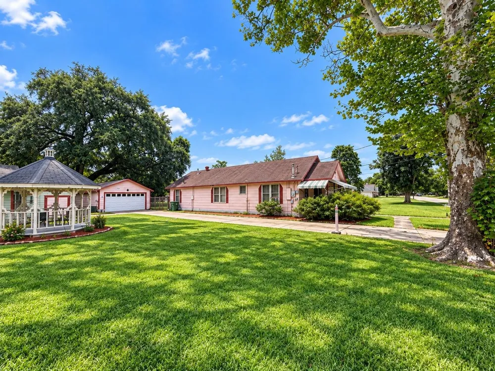 104 Flowers Street Dayton, TX 77535