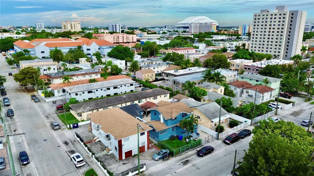 236 SW 10th Ave #B Miami, FL 33130