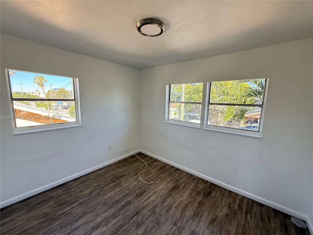 236 SW 10th Ave #B Miami, FL 33130