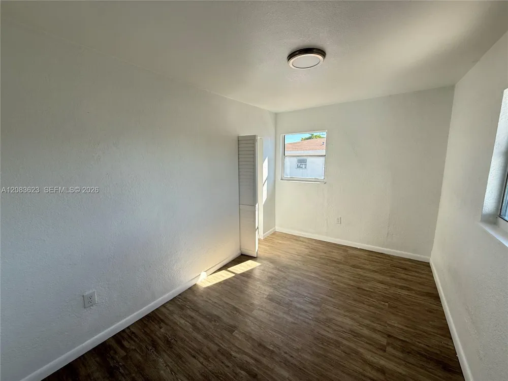 236 SW 10th Ave #B Miami, FL 33130