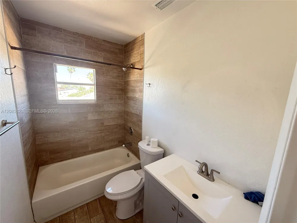 236 SW 10th Ave #B Miami, FL 33130