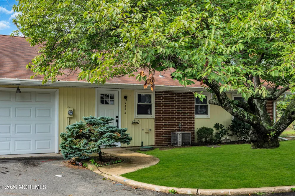 522 Thornbury Court Lakewood, NJ 08701