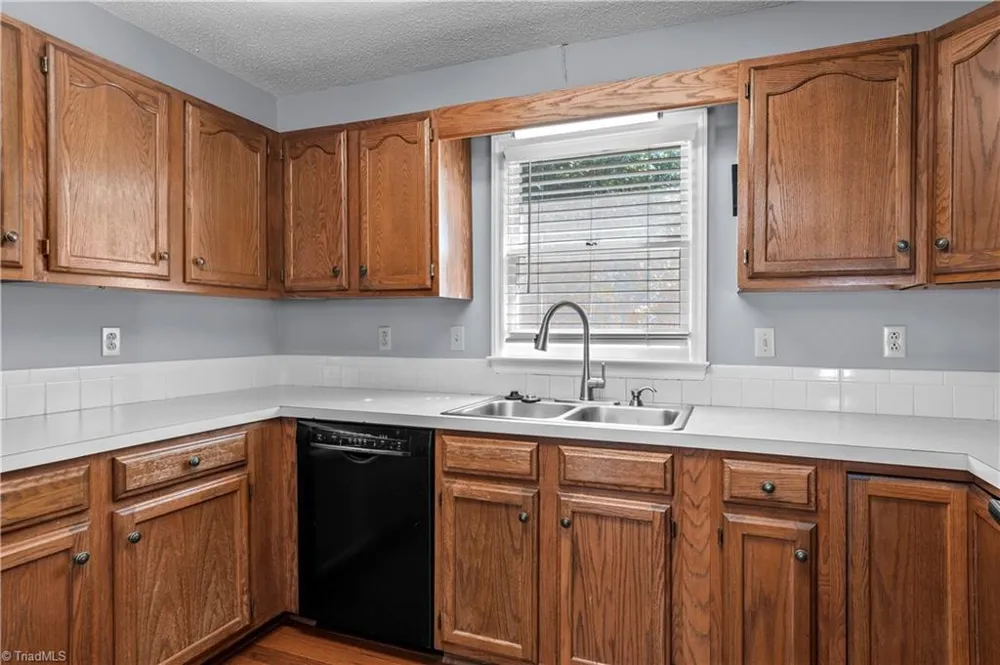 2513 Newington Court Clemmons, NC 27012