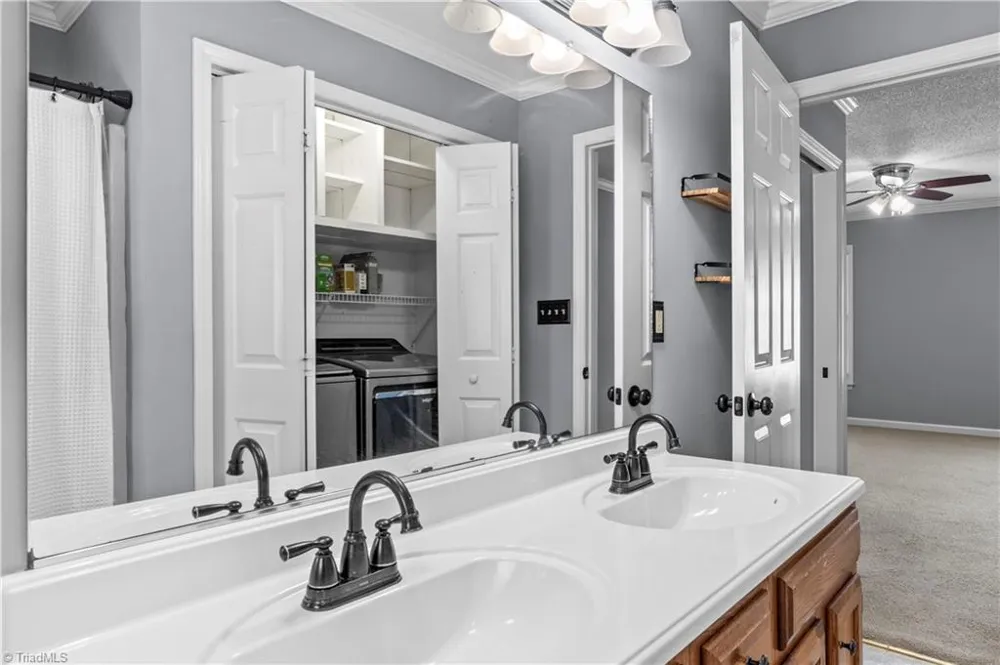2513 Newington Court Clemmons, NC 27012